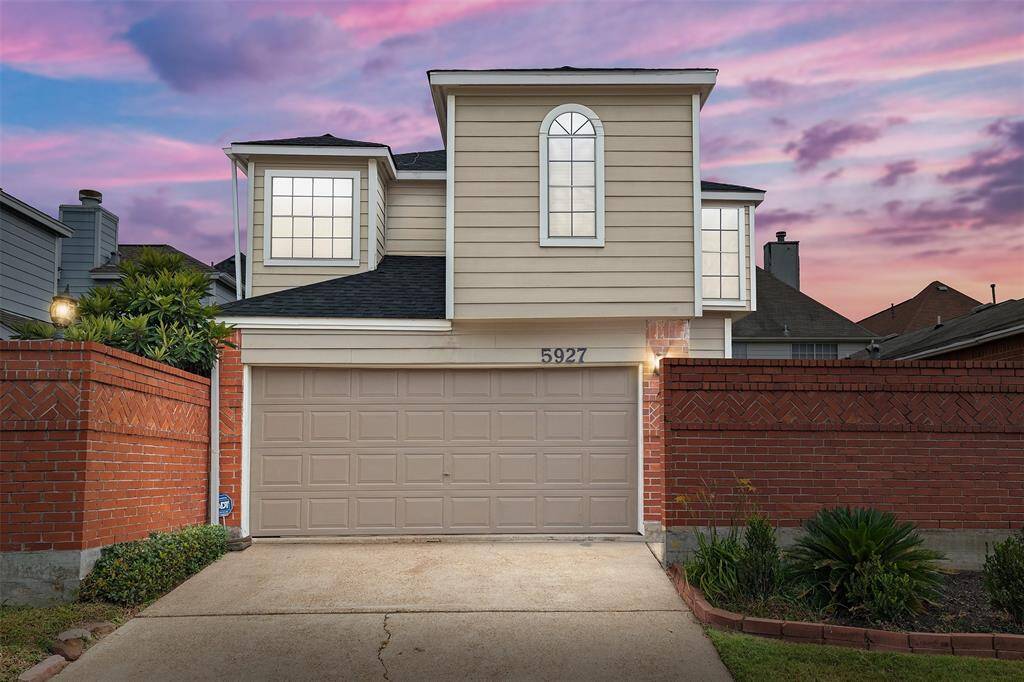 Welcome to 5927 Cinnamon Creek Circle in Charlestown Colony!