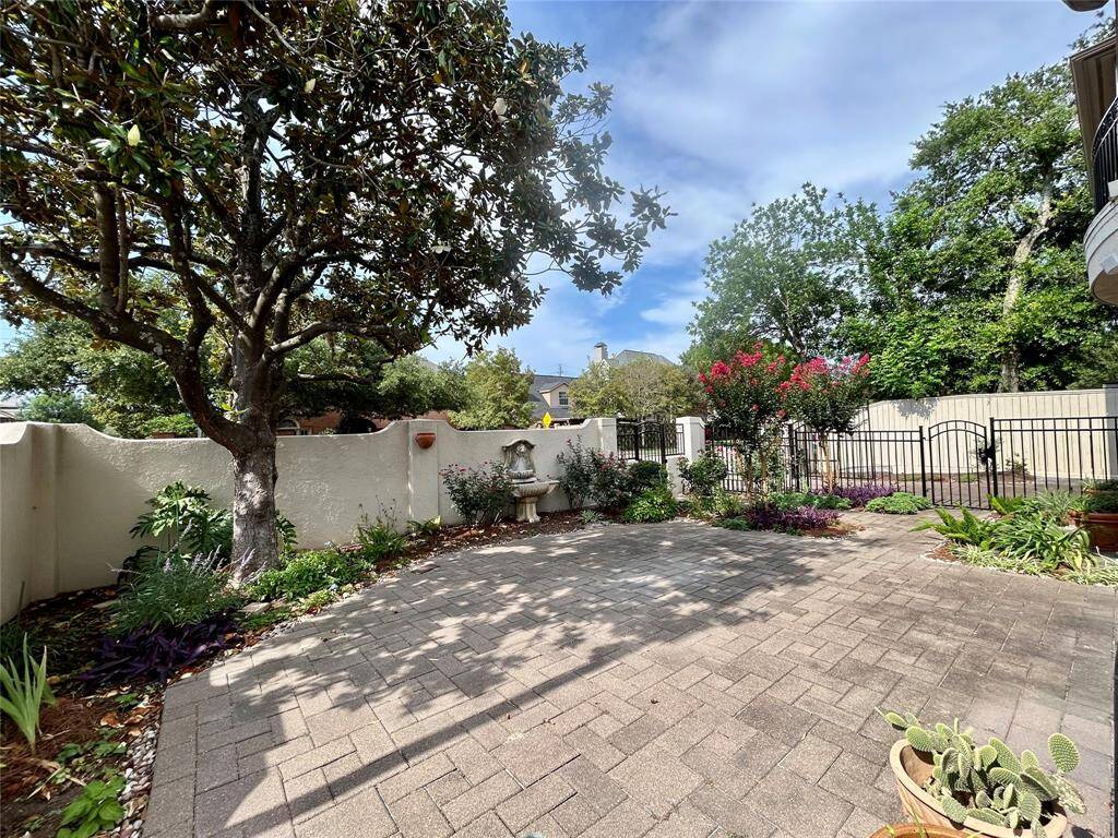 Spacious patio courtyard