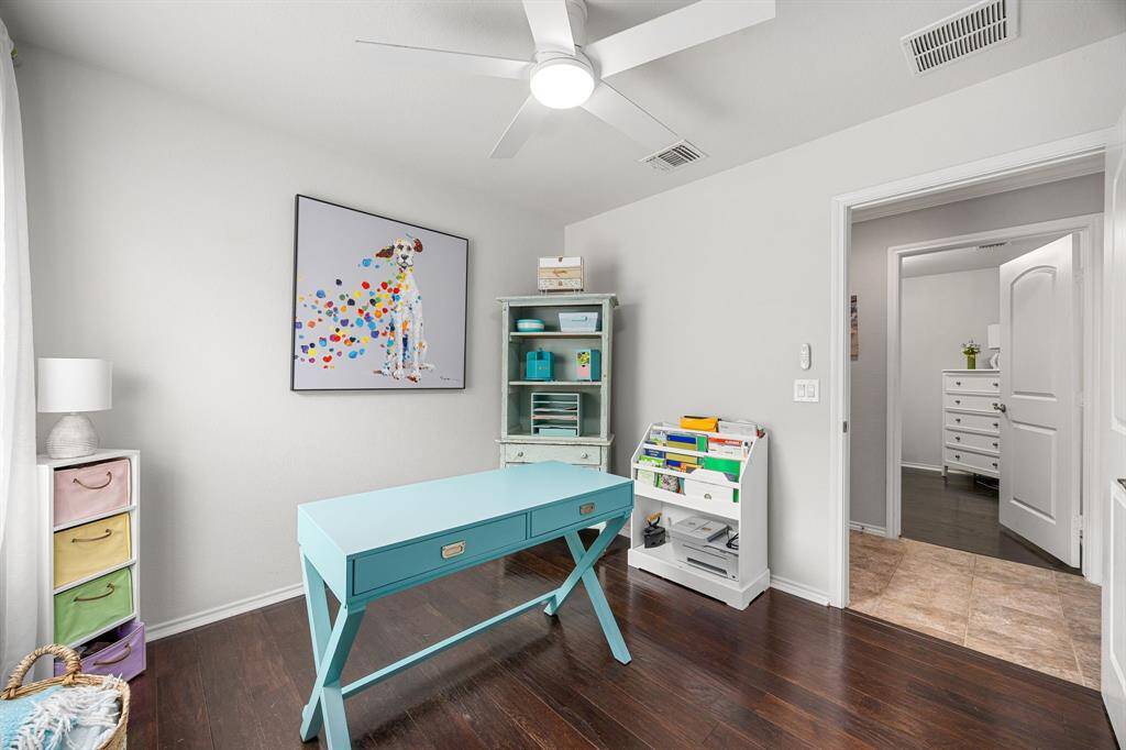 Another view of this multi-functional space.