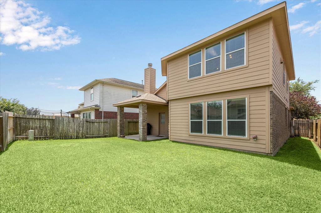 Another view of the spacious back yard.