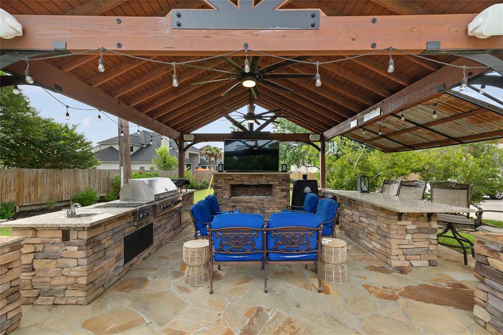Picture yourself preparing a meal while guests relax nearby, drinks in hand, laughter echoing around the fireplace. From weekend BBQs to watching the big game outdoors, this space was designed to bring people together in comfort and style.