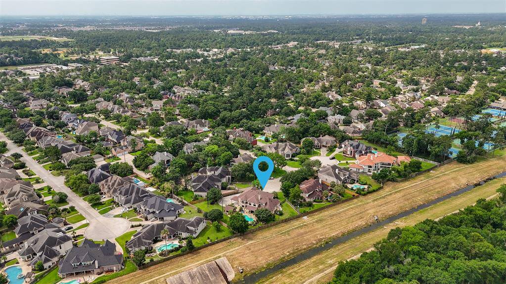 Enjoy the convenience of nearby neighborhood amenities, including the prestigious Giammalva Racquet Club. Whether you're heading to the courts or enjoying a leisurely swim, everything is just moments away.