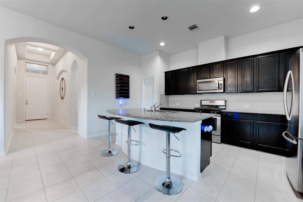 Large Island in Kitchen