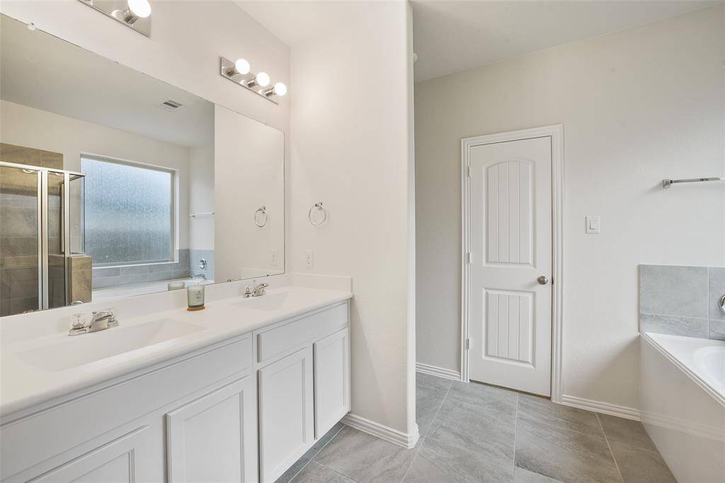 The dual vanities make getting ready in the morning seamless!