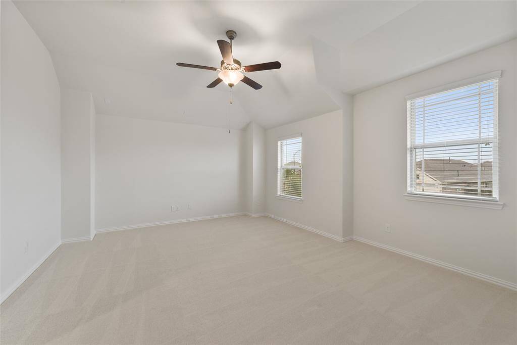 Bright and spacious game room is ideal for comfort and fun!