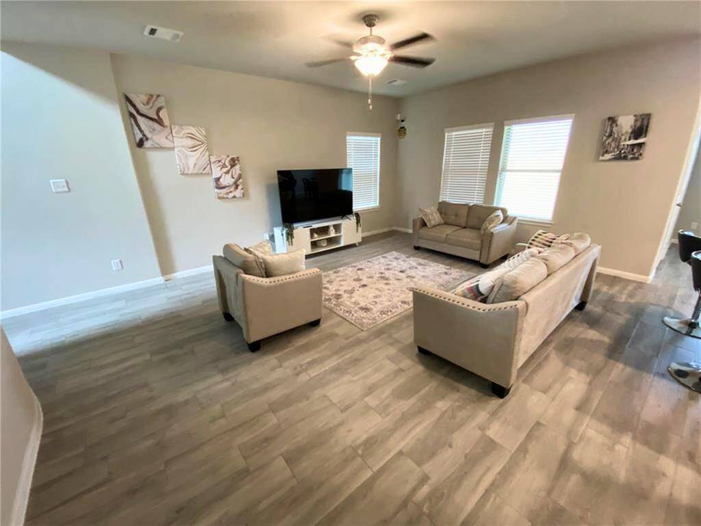2. LIVING ROOM