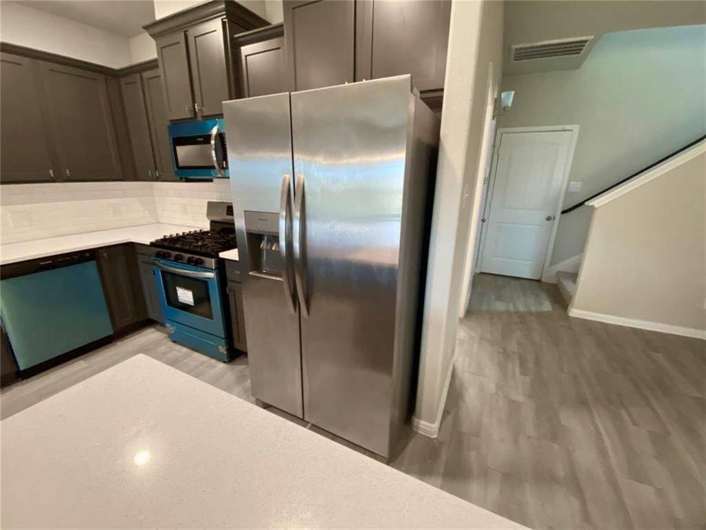 4. KITCHEN PIC.2