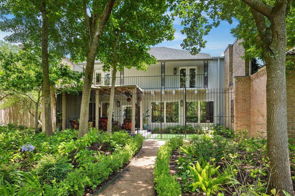 Wow!!  What a backyard!  Discover peaceful and easy living with a gated turfed backyard, pergola and walking trails in a park-like setting.