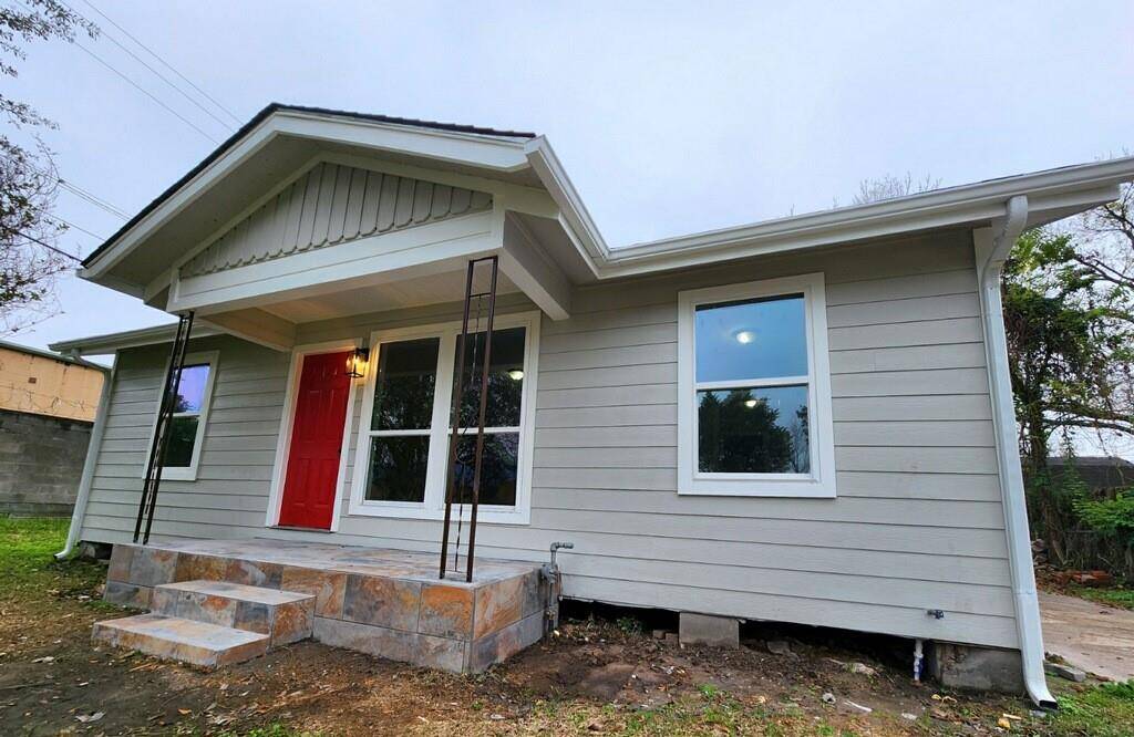 Resimercial Property! Can be used for Commercial use. Fully Renovated Home 907sqft, 3 bedrooms or can be used as offices with New Roof, New HVAC. Large Living area or waiting area and coffee break area. Makes for perfect live/work.