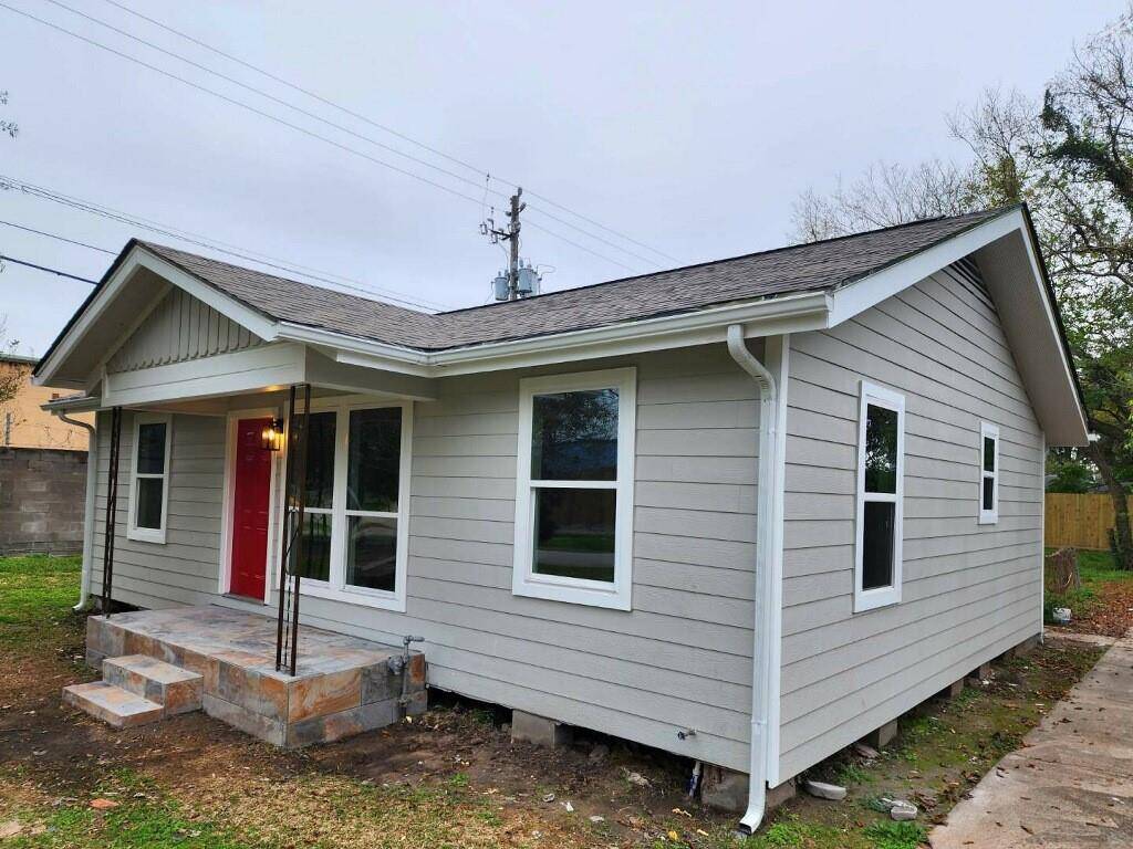 Resimercial Property! Can be used for Commercial use. Fully Renovated Home 907sqft, 3 bedrooms or can be used as offices with New Roof, New HVAC. Large Living area or waiting area and coffee break area. Makes for perfect live/work.