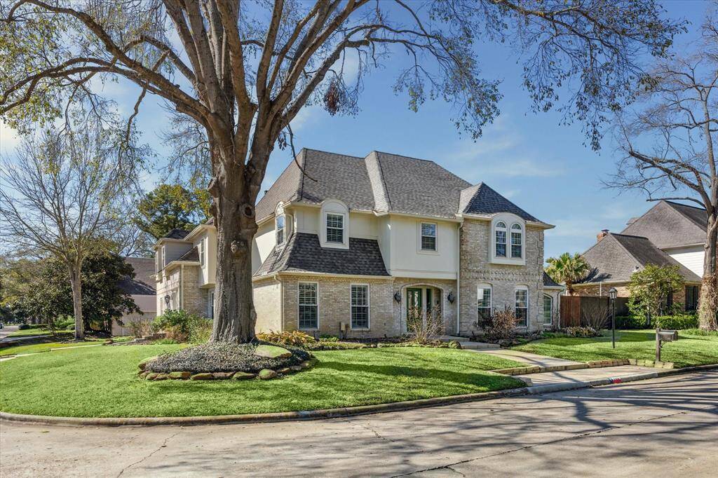 Incredible corner lot.