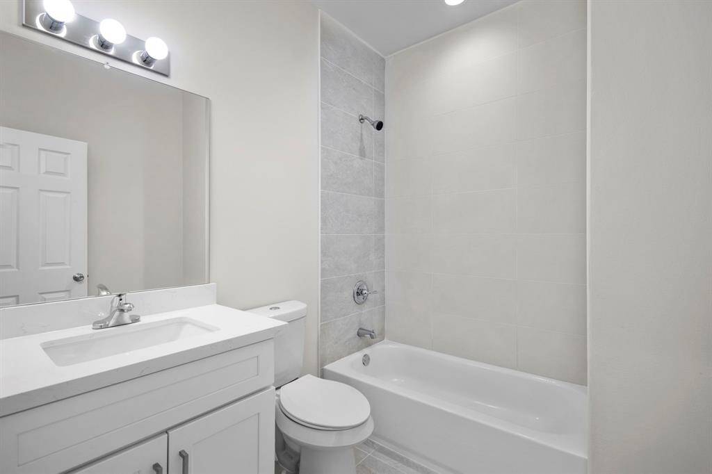 Secondary full bathroom to serve both guest rooms. 2nd floor.