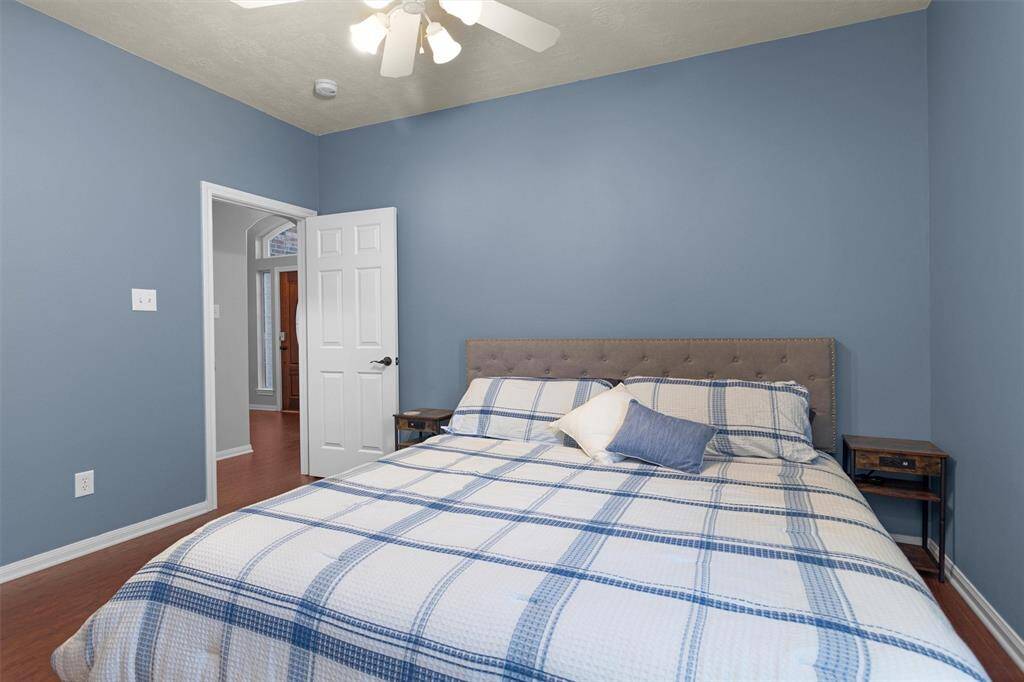 Spacious laundry room.