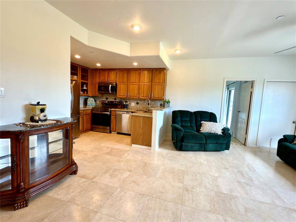 TRAVERTINE FLOORS