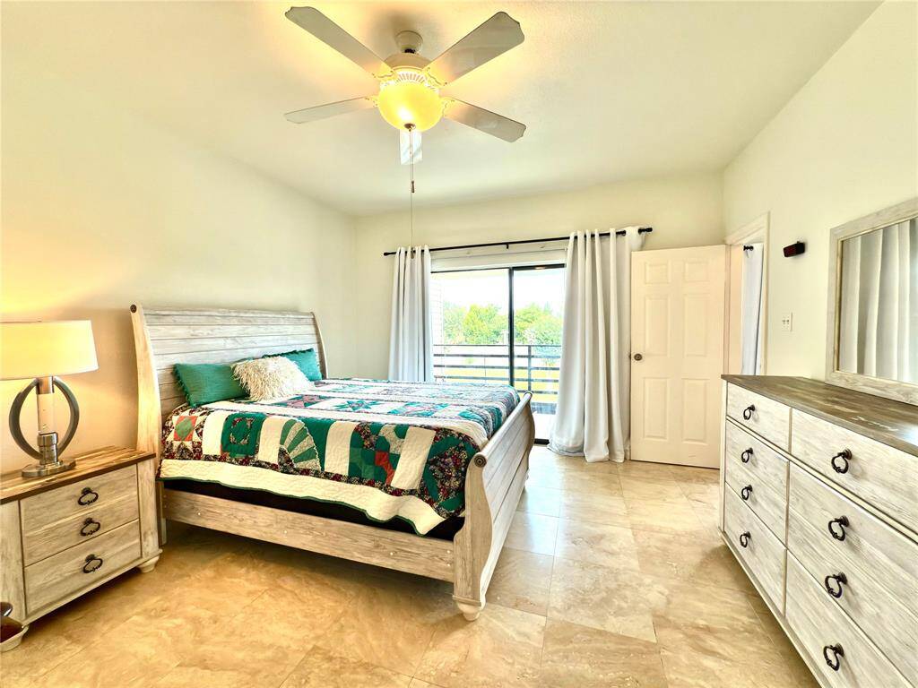 LARGE ROOM WITH BALCONY ACCESS