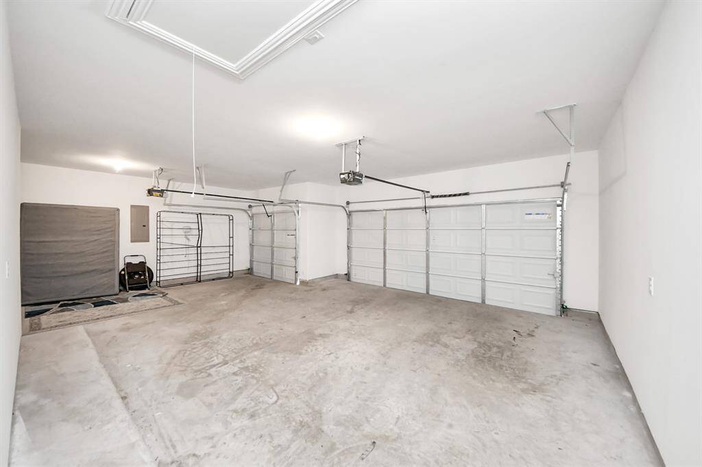 Spacious 3 car garage