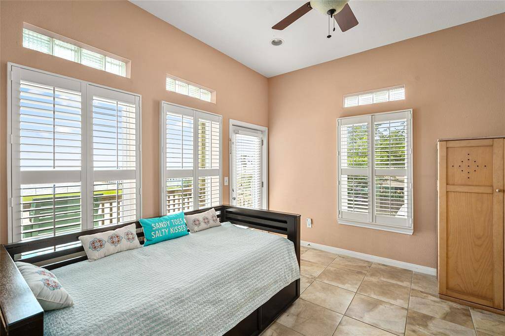 Main House - Guest Bedroom