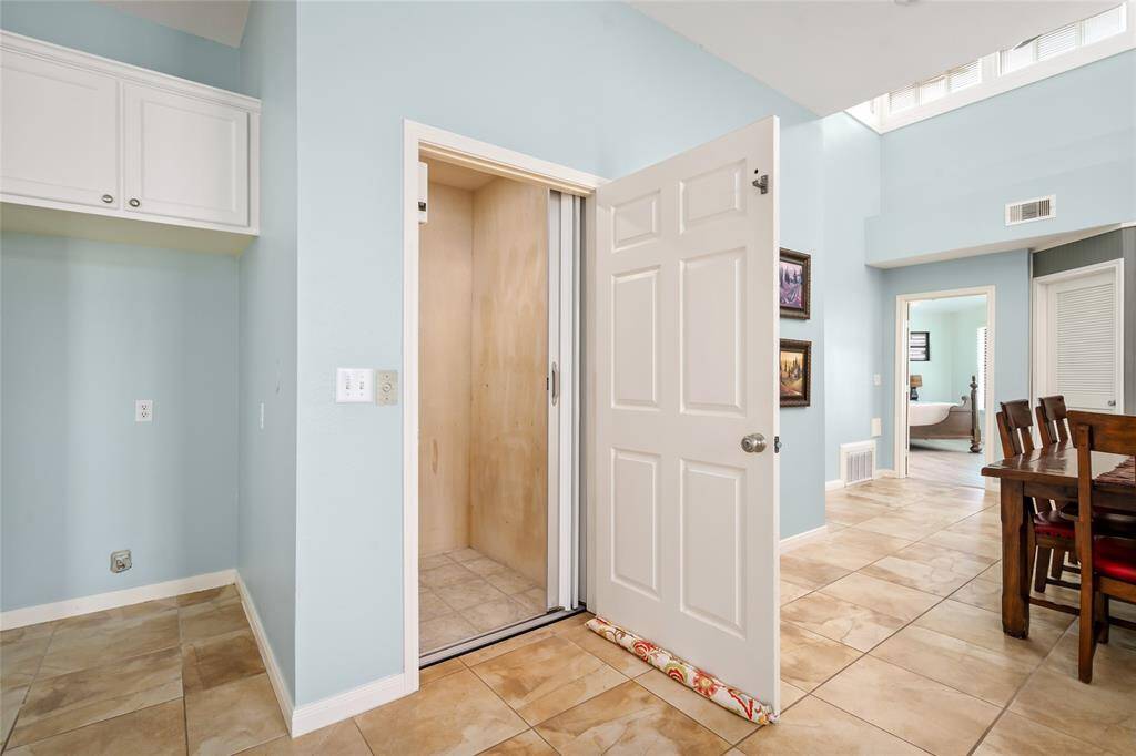 Main House - Elevator