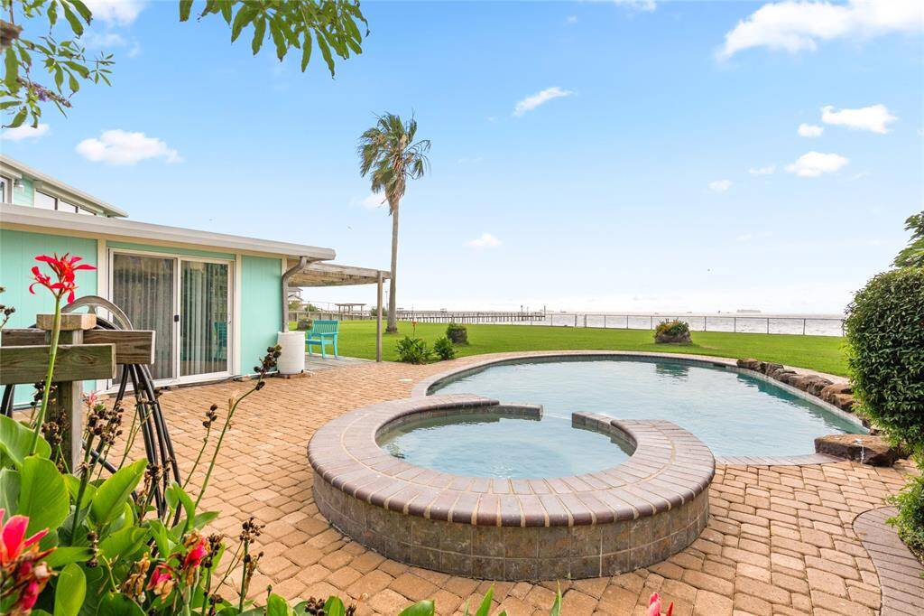 Pool & Hot Tub