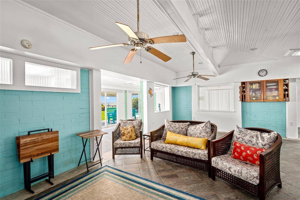 Guest House - Living Room