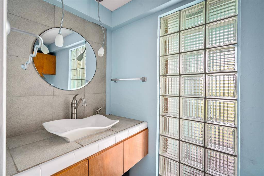 Guest House - Bathroom