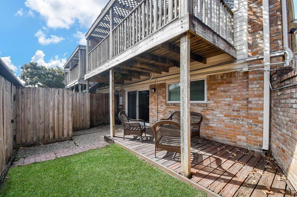 Nice backyard - outdoor furniture stays!