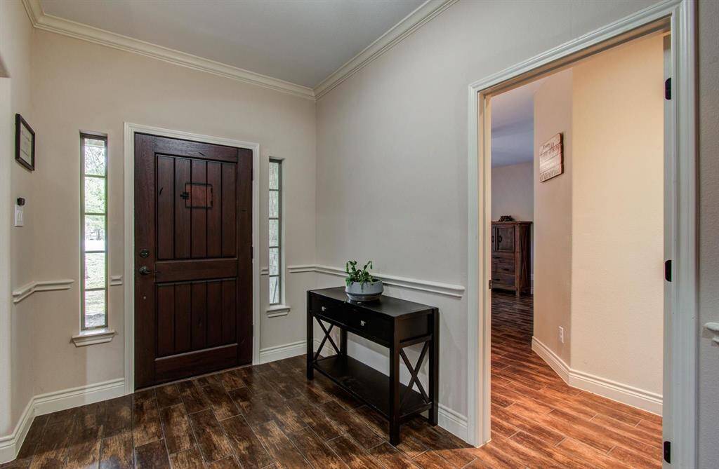 Very nice entry with an upgraded solid wood speak-easy front door.