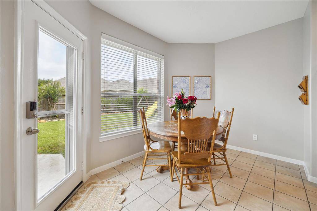 Breakfast room off of kitchen