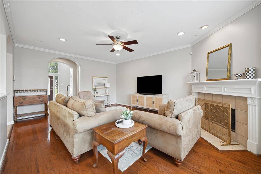 Expansive living room with gaslog fireplace off of kitchen