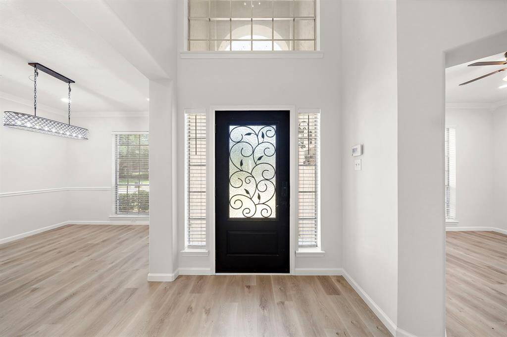 Front door/foyer