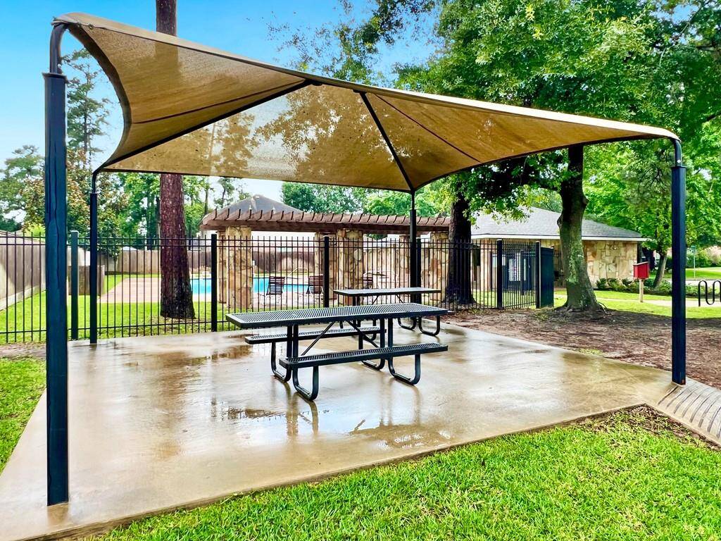 Neighborhood picnic area