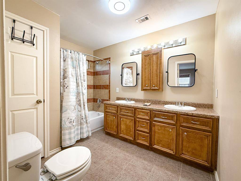 Bath off the primary Bedroom