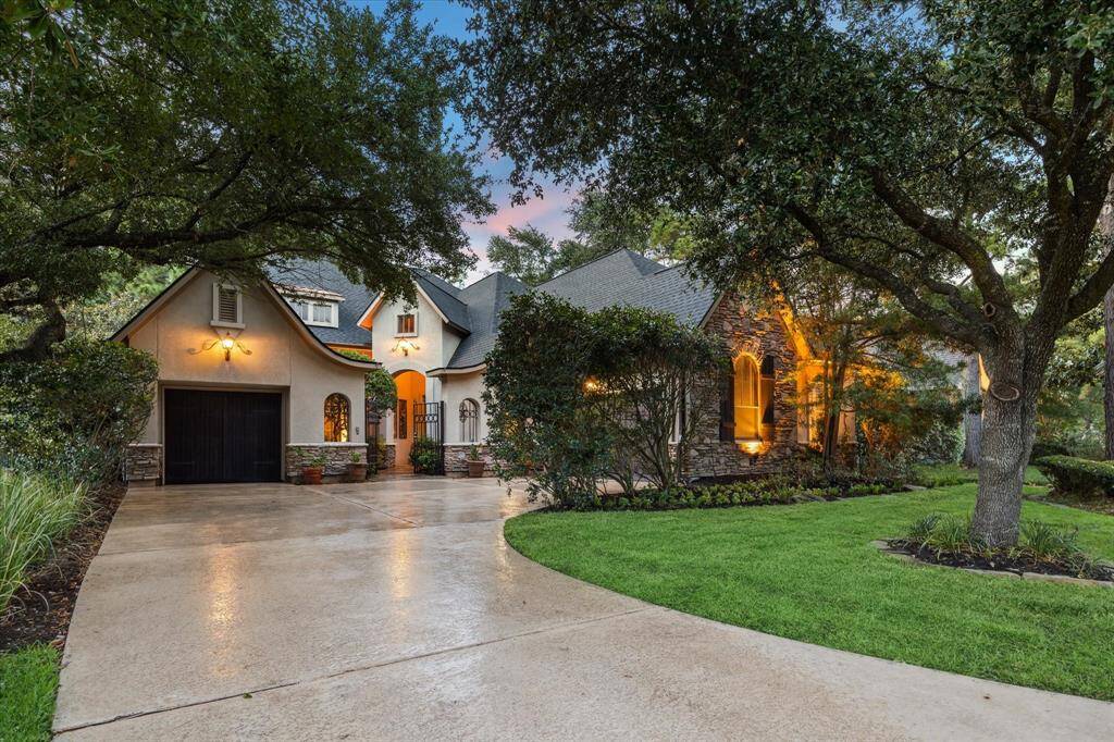 RARE find! One-story Darling Builder home on a cul-de-sac street in the exclusive Enclave on The Cove