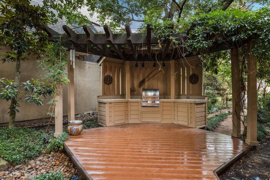 Covered outdoor kitchen, built in gas grill, lots of counter space and cabinets for storage