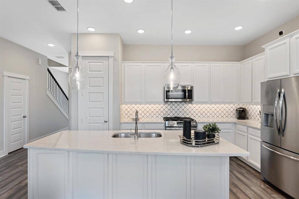 Another view into the kitchen.
