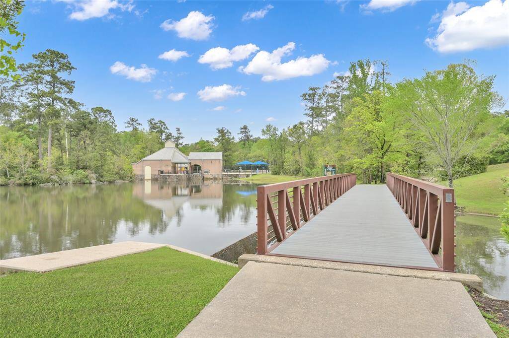 10 Hollylaurel is located in the Village of Alden Bridge and home to exemplary schools, numerous parks, and community amenities.