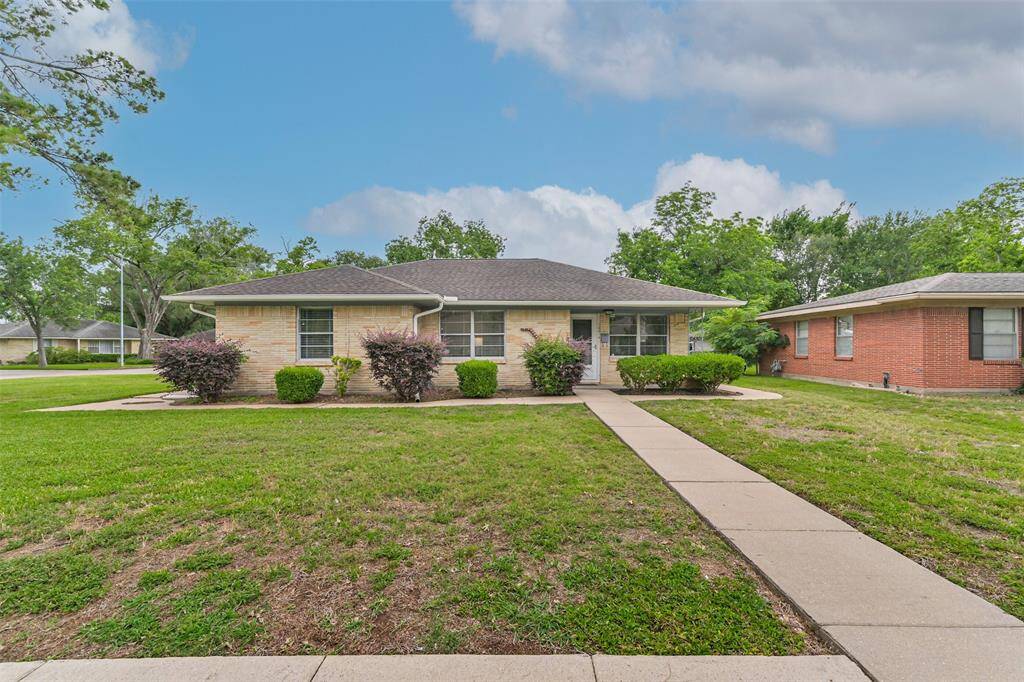 Don’t miss the opportunity to call 10414 Woodwind home. Call your REALTOR today