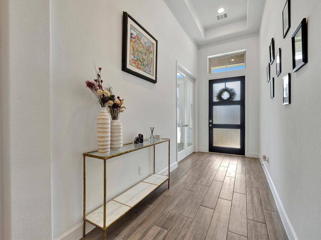 Foyer, high ceilings