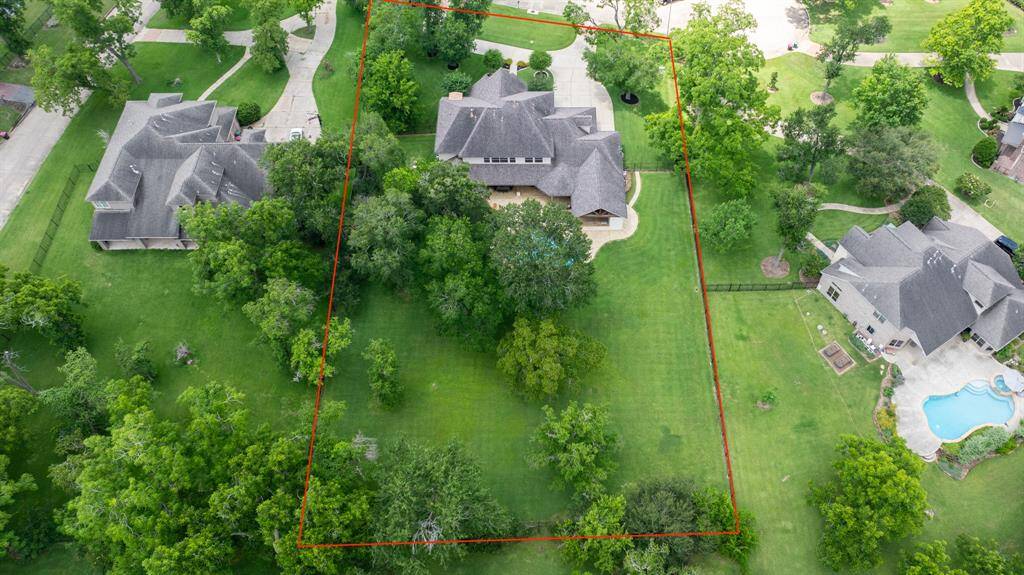 The comforts of the Suburbs, with the space to roam!