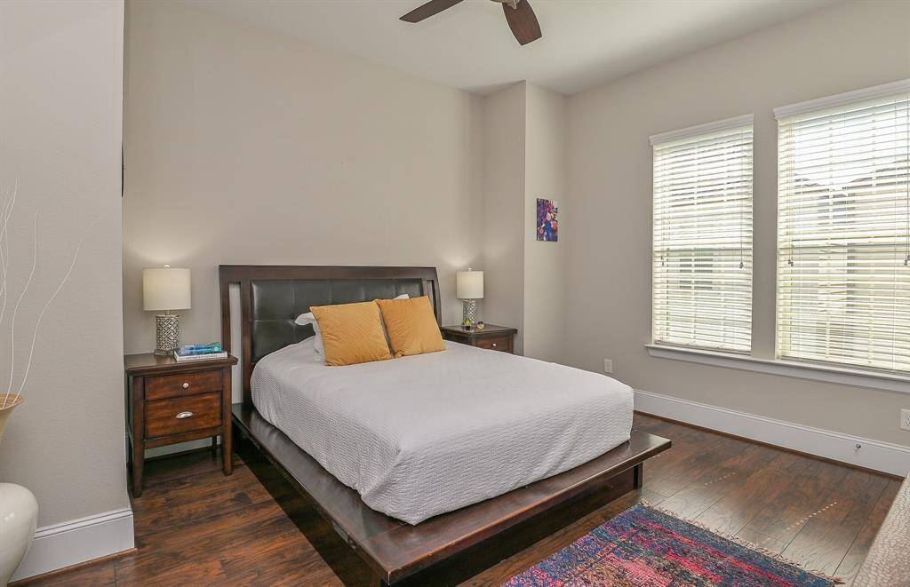 Here is a grander view of a the living/dining area.