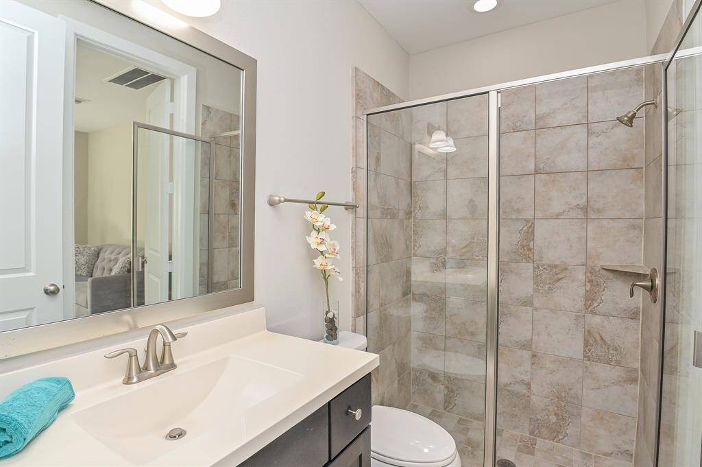 Full size bathroom on first floor