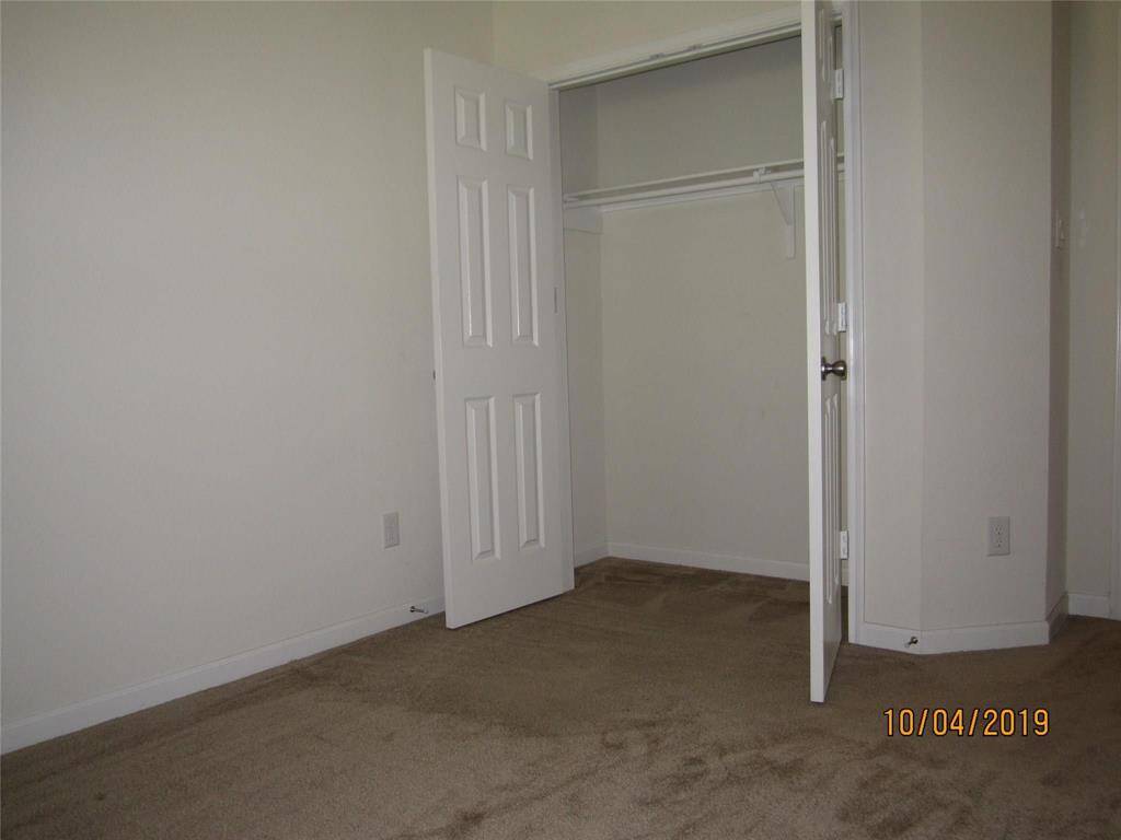 2nd bedroom with closet