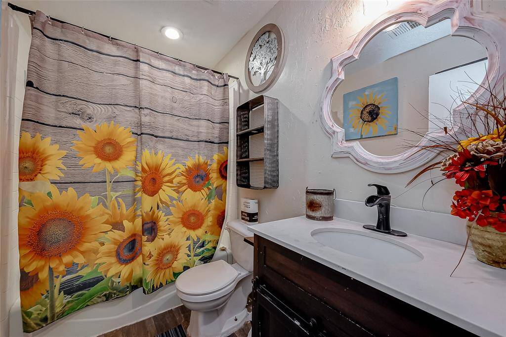 Secondary bathroom with contemporary fixtures.
