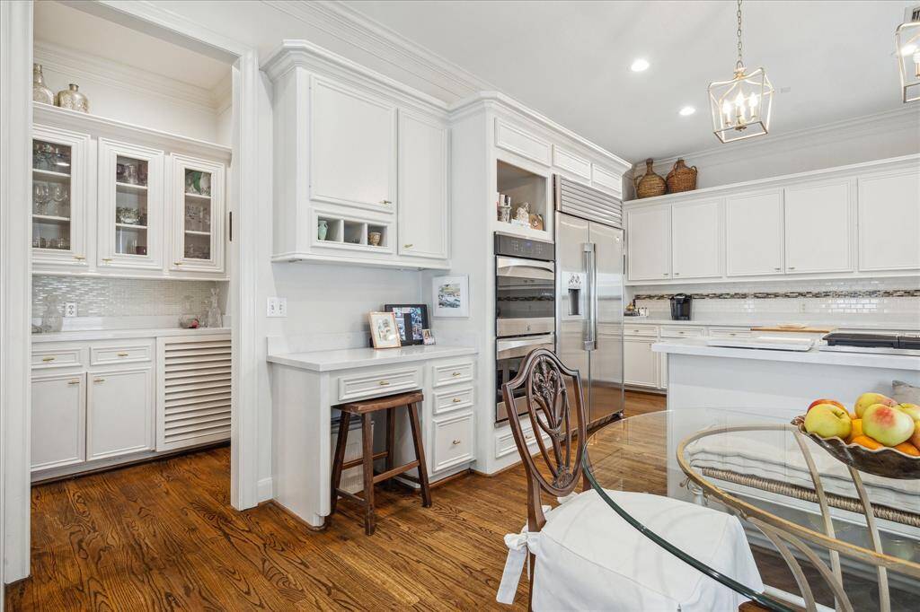Light and bright breakfast room with built-in desk space.