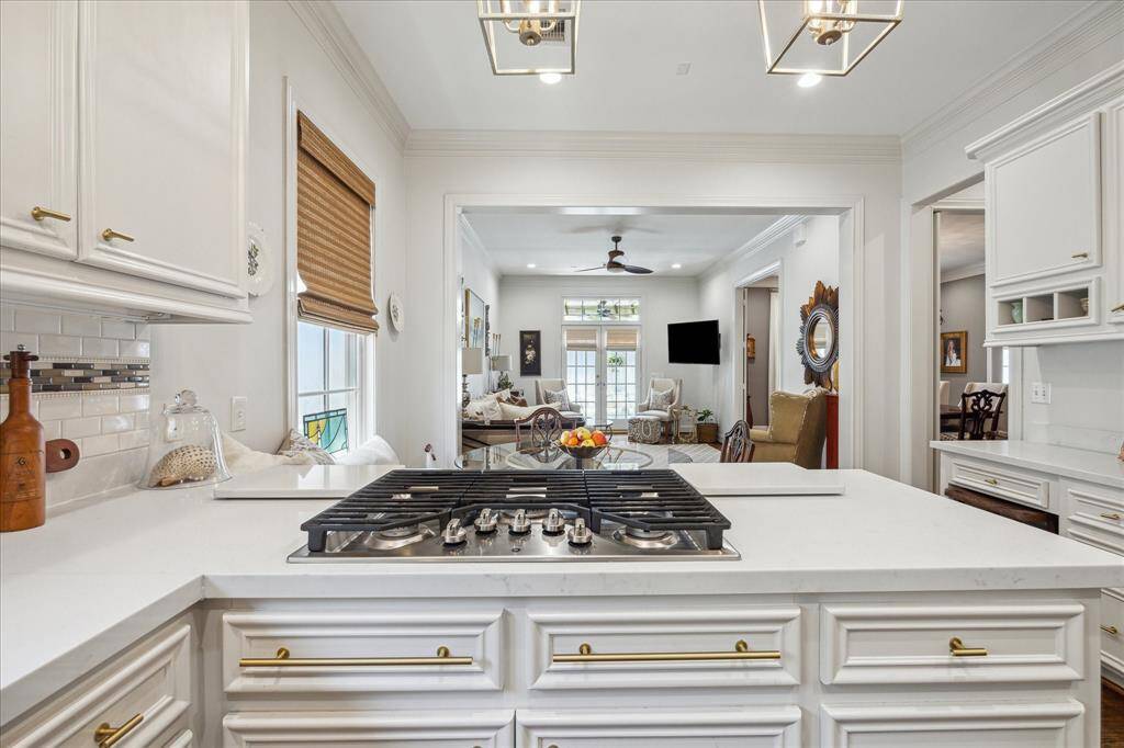 Conveniently positioned gas cooktop overlooks the breakfast and family rooms, ideal for staying connected with family or guests while preparing meals.