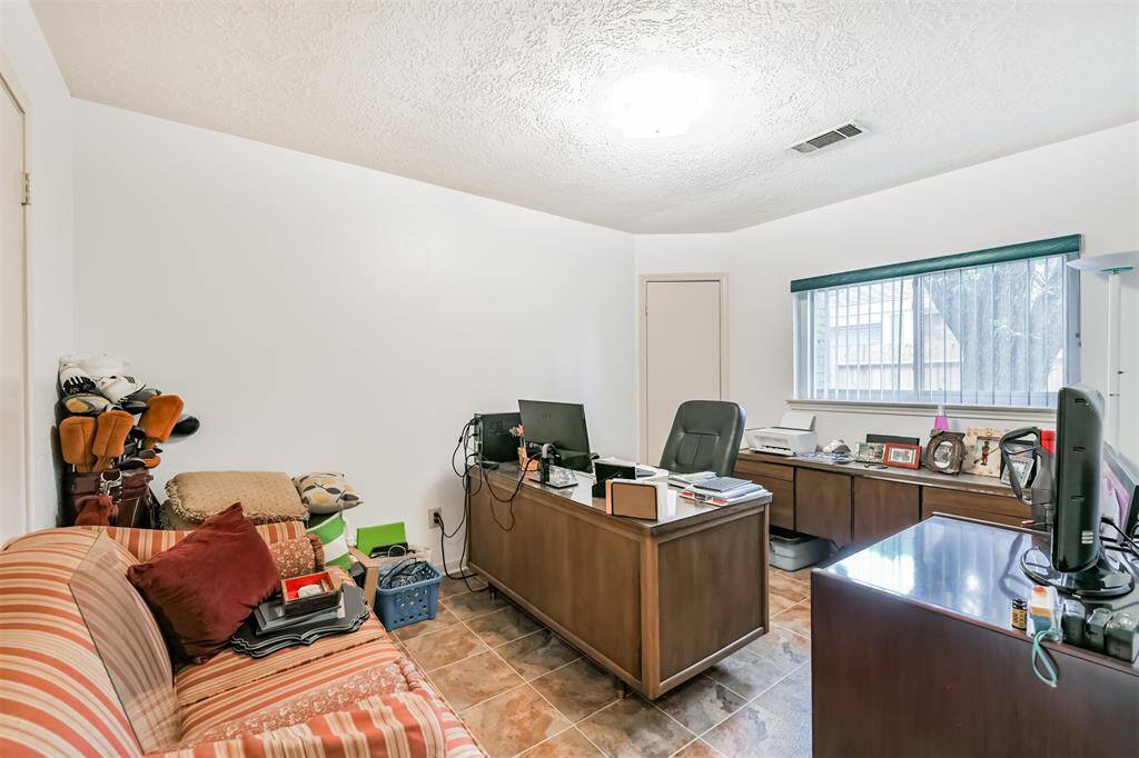 Bedroom/extra room.