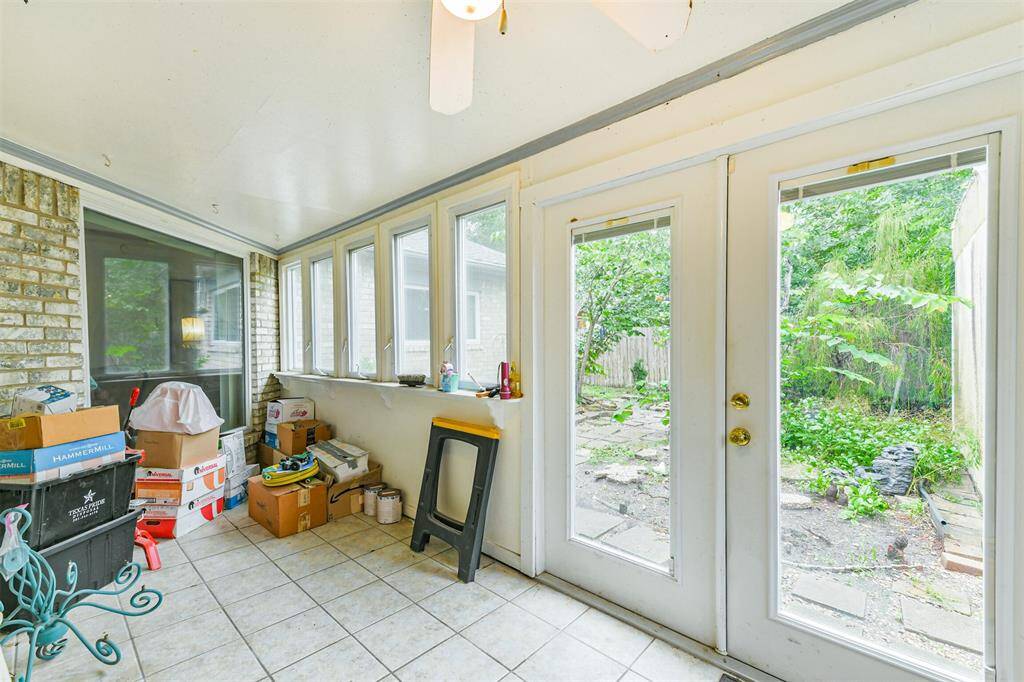 Great light in this sun room!