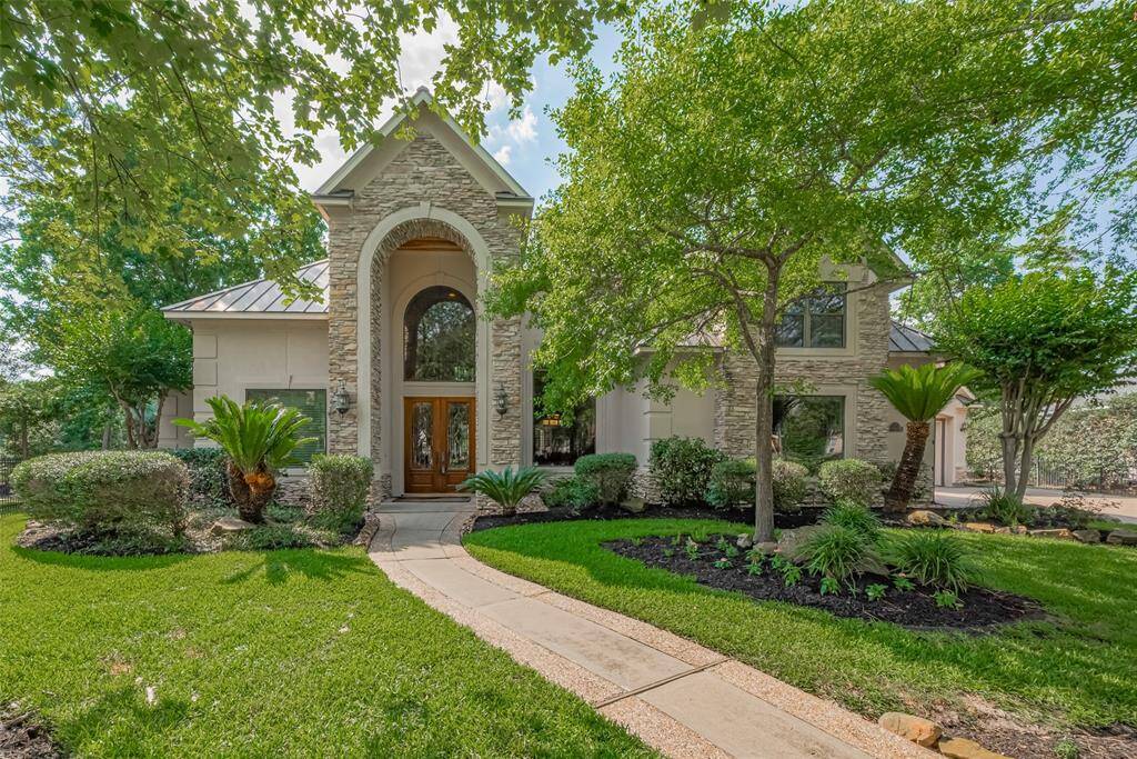 Welcome to the prestigious golf course community of Longwood! Don’t miss this impressive 4-bedroom, 4.5-bath, 3-car garage home, beautifully situated on a spacious cul-de-sac lot of approximately half an acre in the exclusive gated “Parkes” section.