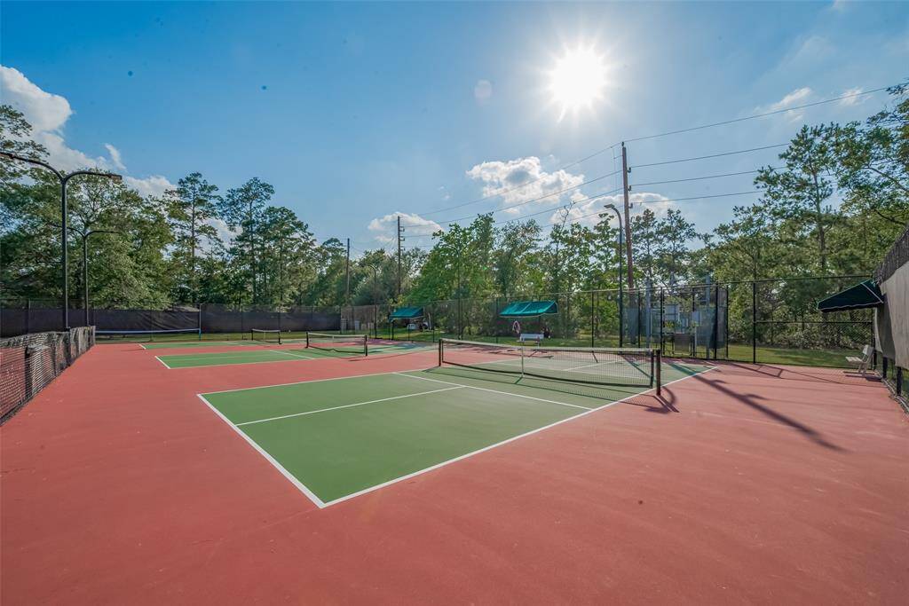 Longwood offers two main community parks, each featuring a pool, lighted tennis and pickleball courts, and playground areas.