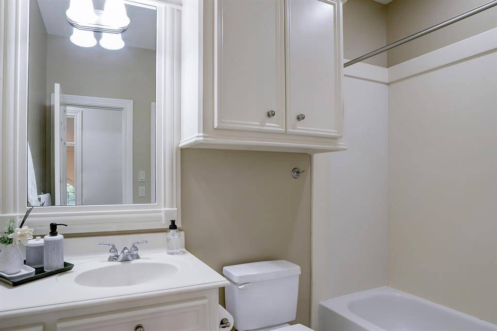 Private En Suite Bath.